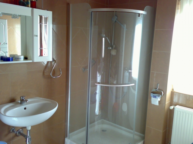 Kleines Seehaus in traumhafter Lage zu verkaufen