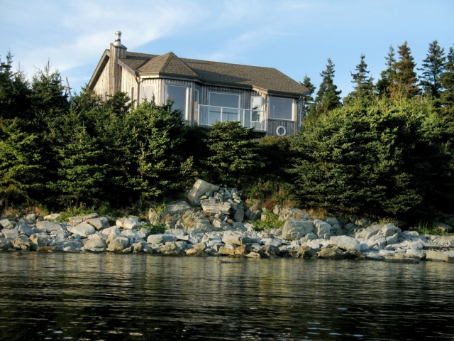 Holzhaus mit ca. 4 ha Land und 450 m Oceanfront, Nova Scotia, Kanada