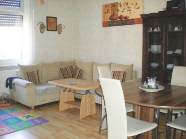 TOLLE 3-Zimmer-Altbauwohnung mit Balkon und EBK!!!