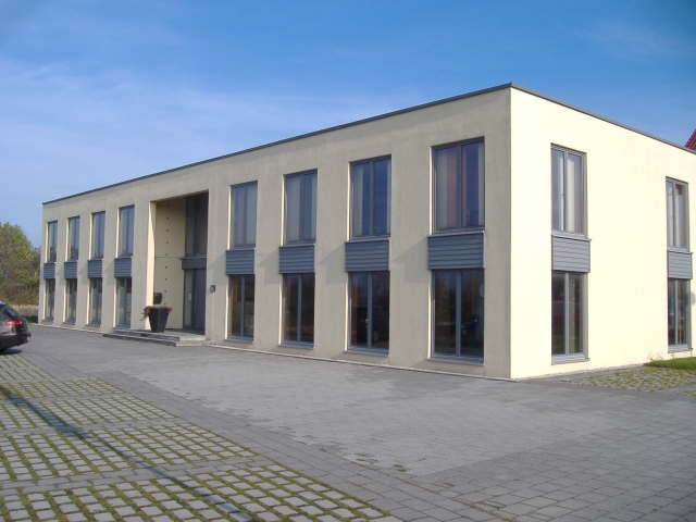 Niedrigtemperaturhaus/ Bürogebäude / Seminarhaus an der BAB 44 Autohof