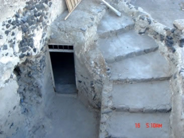 Traditionelles Hoehlenhaus auf Santorini /Griechenland