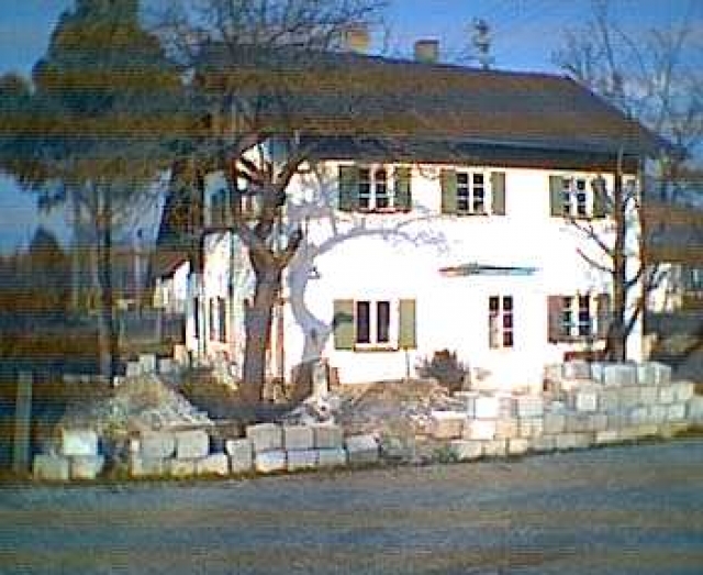 Altes sanierungsbedürftiges Haus 