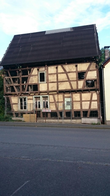 Altes Fachwerkhaus in 53547 Kasbach am Rhein, Hauptstrasse.