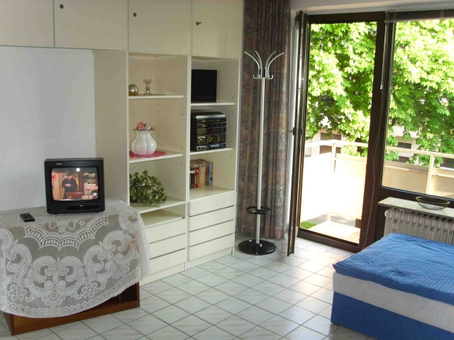PRIVAT_DÜSSELDORF CITY__MÖBLIERTES APPARTEMENT__k_ VERKEHRSGÜNSTIG, FLUGHAFEN