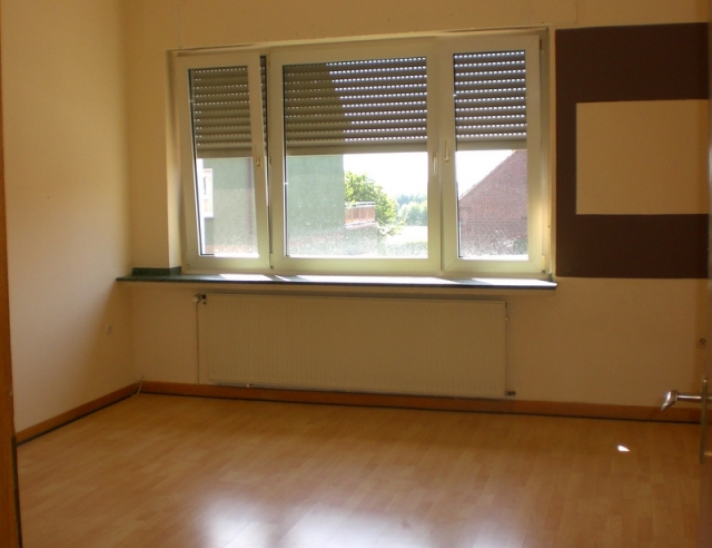Helle 4 Zimmer Altbauwohnung zu vermieten