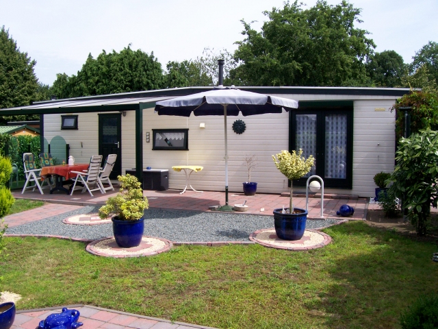 Schönes Mobilheim mit eigenem Grund und Boden (ca.300qm) in NL, Nähe Roermond,