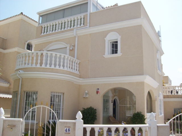 Luxusobjekt freistehend in ruhiger exclusiver Anlage