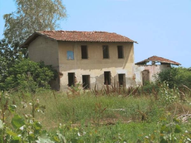 Bauernhaus in Italien Piemont mit Grundstuck