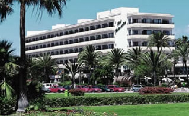 4-Sterne Hotel mit 188 Zimmern in erster Meereslinie in Cala Millor / Mallorca