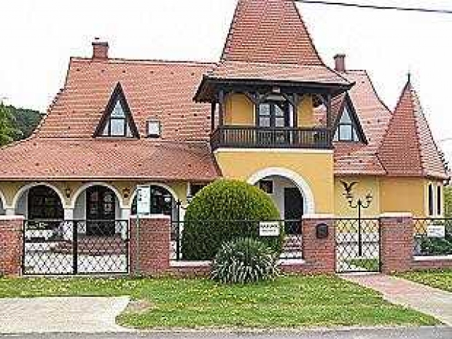 Einfamilienhaus und Pension beim Plattensee: Kauf Gewerbeimmobilien in Vonyarcva
