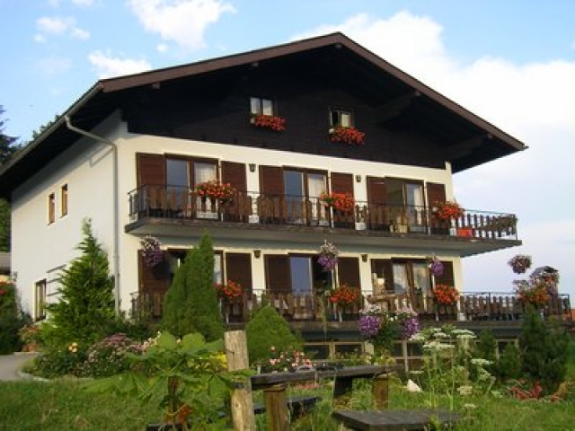 2. Wohnsitz in ruhiger Grünlage