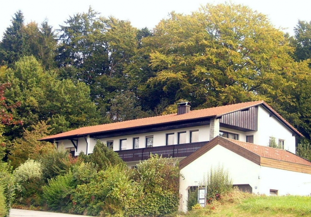 Große EG-Wohnung in Waldkirchen mit 2 Garagen und 2 Keller