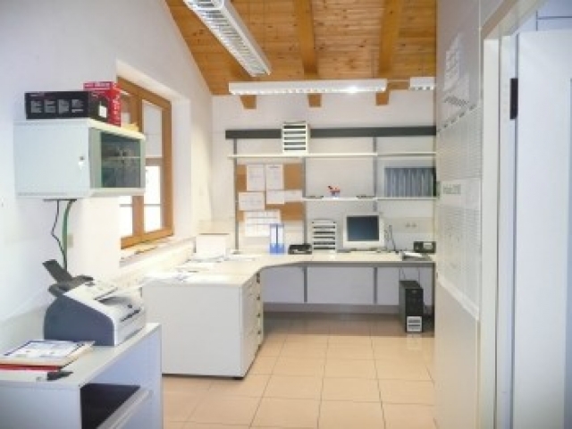 Verschiedene Büroräume, Ausstellungsräume sowie ein ital. Restaurant in Bisch