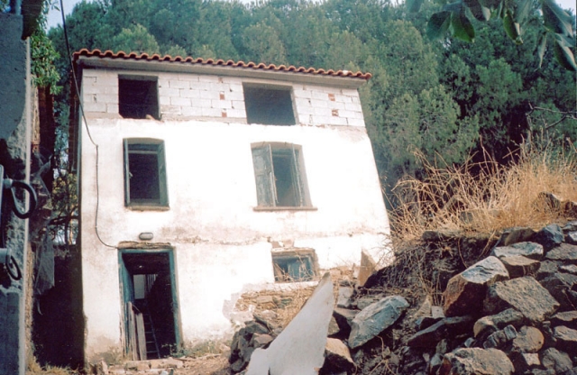 Sanierungsbeduerftiges Steinhaus auf Lesvos/Griechenland