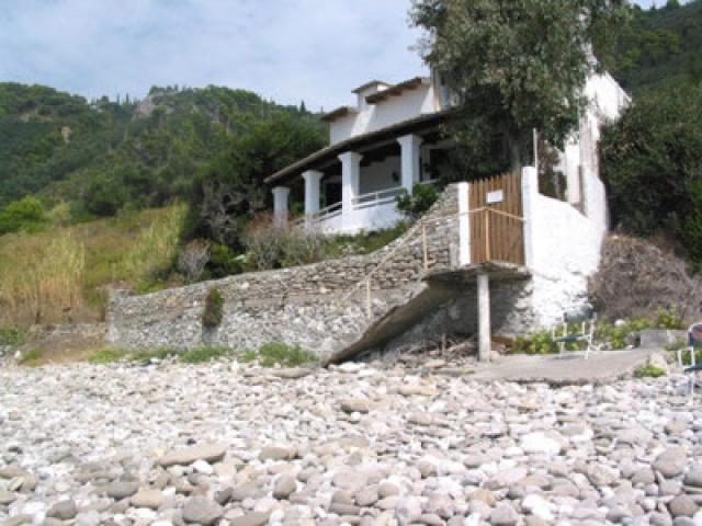 Einfaches Haus direkt am Meer /Griechenland