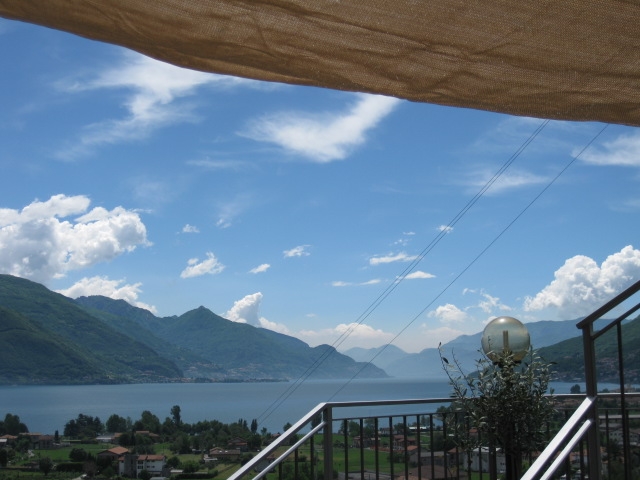 Sonnige Wohnung mit traumhaftem Seeblick auf den Comer See!