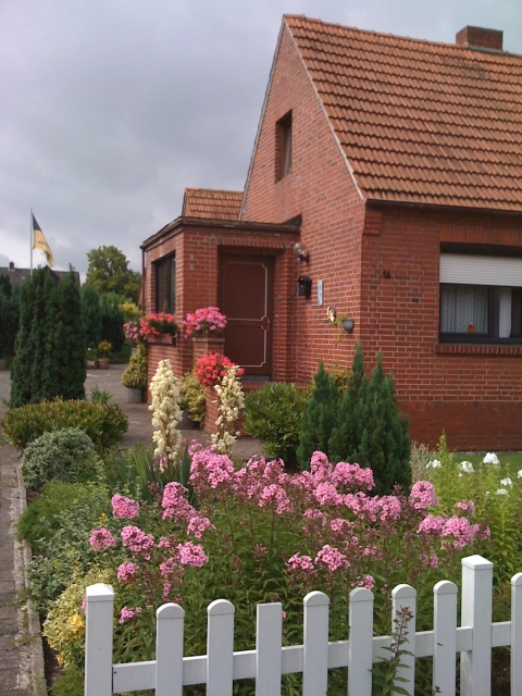 Einfamilienhaus mit Garten und Pool