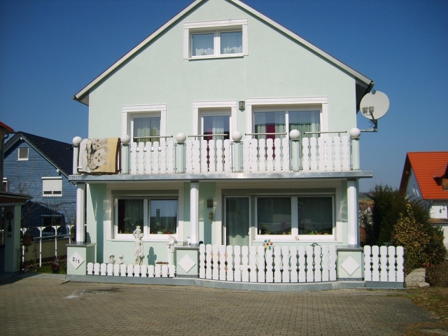 Freistehendes Zweifamilienhaus