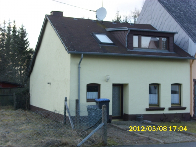 Kleines Haus mit kleinem Garten zu verkaufen