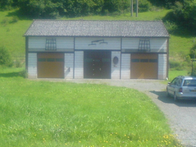 Hallo ich gebe eine Halle mit Bauplatz ab