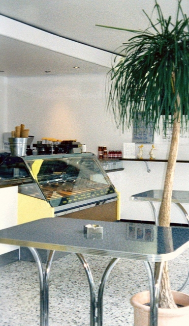  Eiscafe Eiscafeinventar komplett abzugeben. Keine Einzelstücke