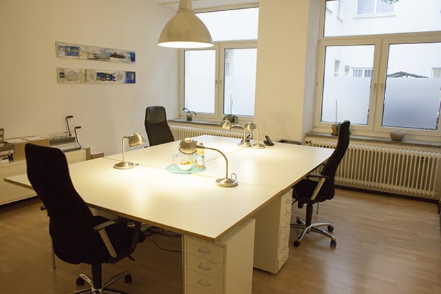 1-3 Arbeitsplätze in Gemeinschaftsbüro frei im Münchner Westend frei!