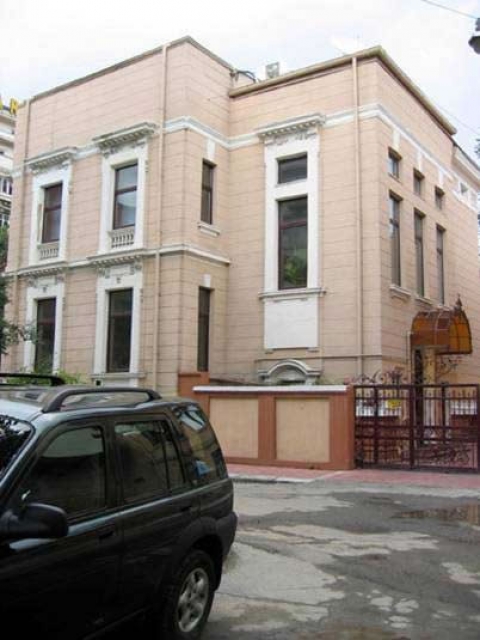 This quality property is ideal for your representative office in Bucharest/Roman