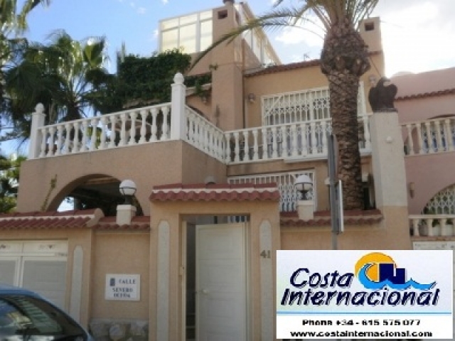 Reiheneckhaus fast am Strand mit Pool und Wintergarten für 280.000,- Euro in To