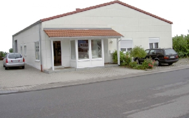 GEWERBEOBJEKT ZU VERKAUFEN BJ 1997 300.000 EUR 