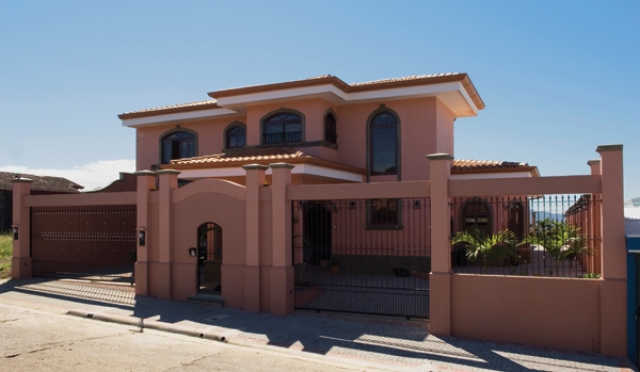 COSTA RICA - $350000 Luxury Home in Alajuela 6Bedrooms 9 Bathrooms Amazing Offer