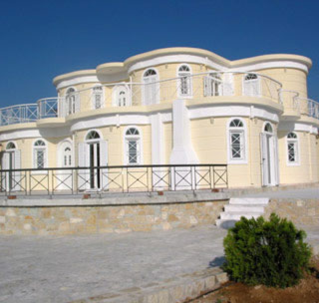 Schoenes Fertigbauhaus auf dem Peloponnes /Griechenland