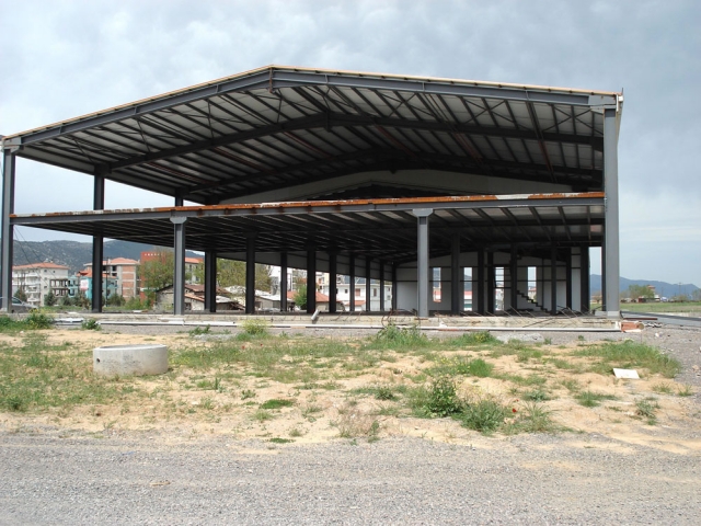 Grosse Gewerbehalle nahe Tripolis / Griechenland