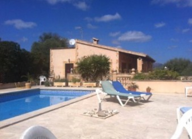 Finca in Traumlage (Mallorca) zu verkaufen, Meer und Bergblick , Pool 12x5m und 