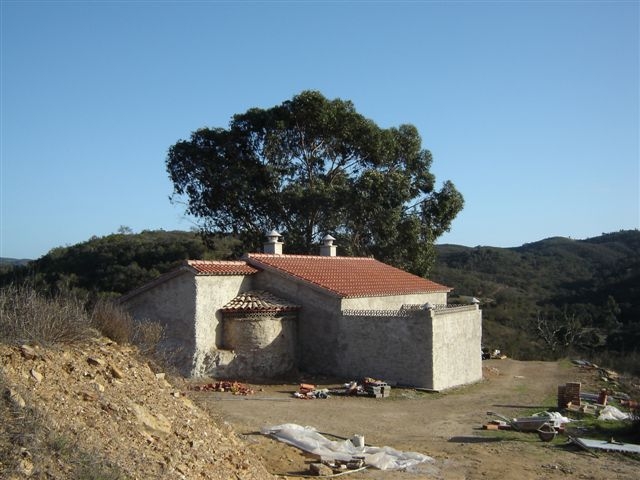 Landhaus 4,9 ha mit See, Quelle und Brunnen