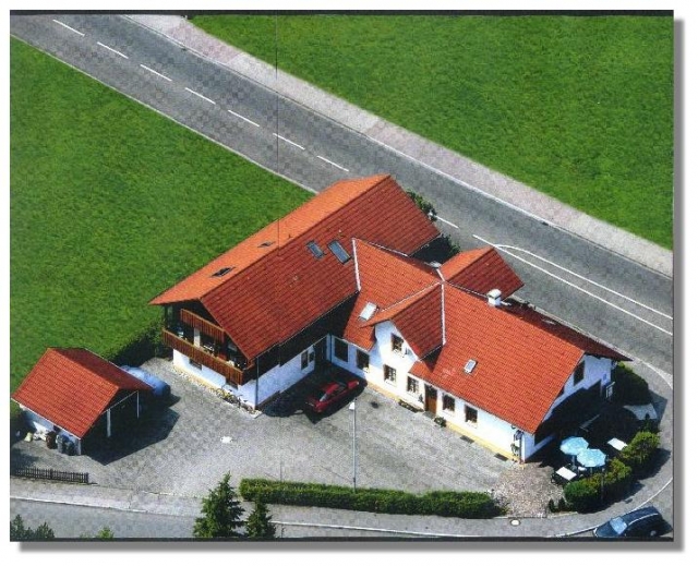 Verkaufe Mehrfamilienhaus mit 7 Wohnungen und gewerblichen Raumen, 2 Garagen und