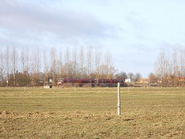 Grundstück 1800 qm, Haus Bj. 1932 70 qm + Nebengebäude (ausbaufähig) in 16818