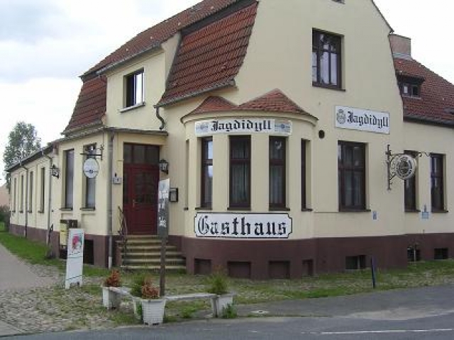 2 Familienhaus 2500qm Grundstück im Raum Neuruppin mit Miniaturgolf-Anlage