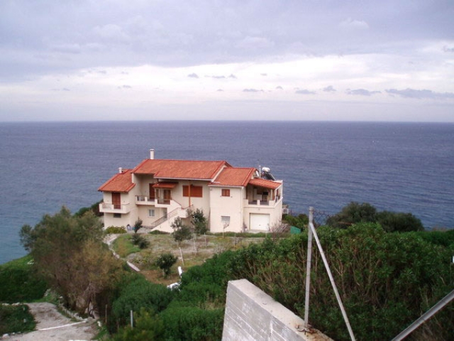 Schöne Villa in traumhafte Lage auf Evia / Griechenland