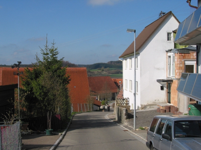 älteres Haus D-Zollernalb gegen Haus / Land in Brasilien