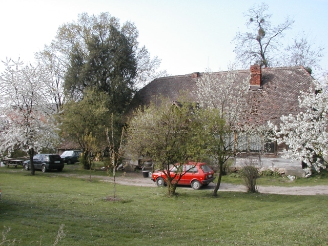 Altes Holz-Herren-Haus, Kroatien,großes Baugrundstück, 4230m2, Vorort von Zagr